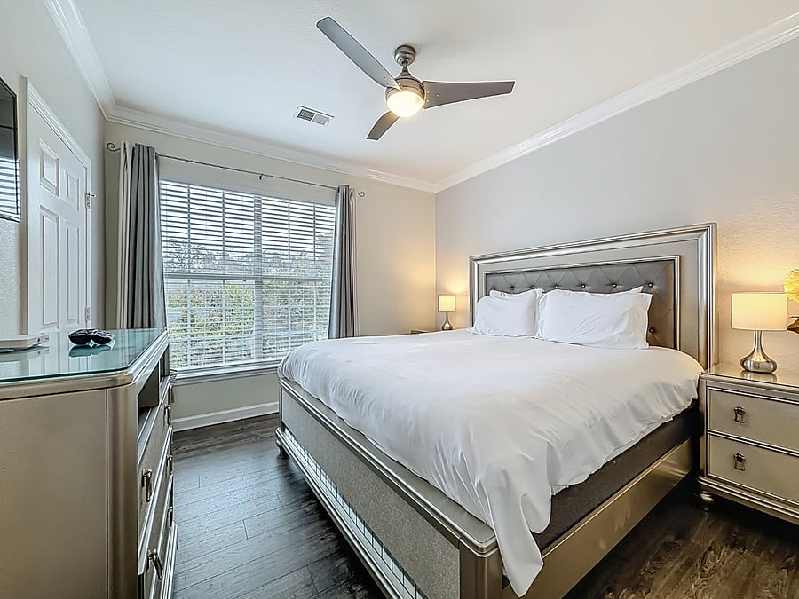 Wake up refreshed in this cozy queen bedroom