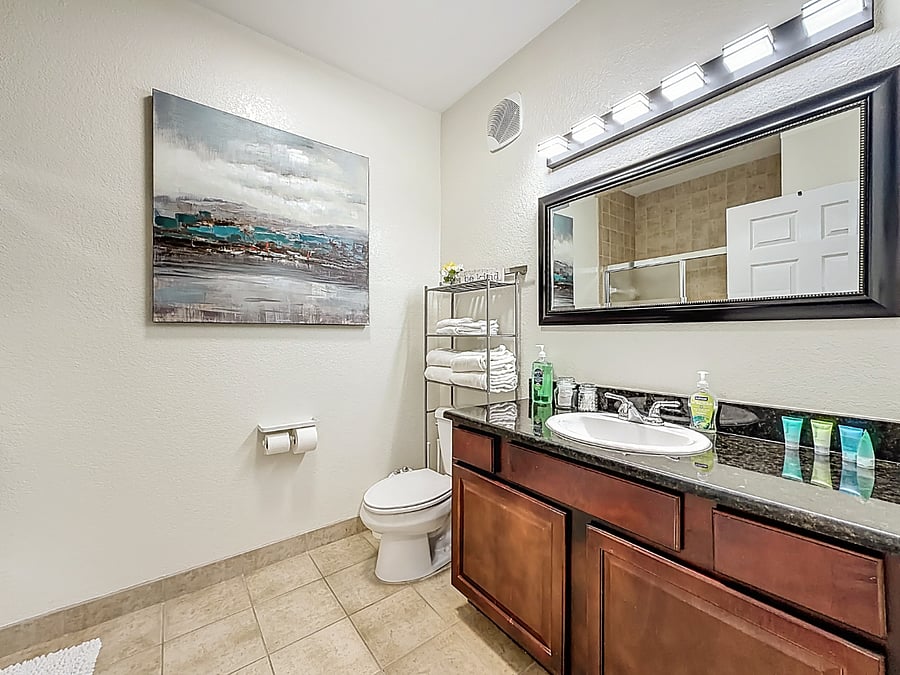 Unwind with a relaxing soak in the deep bathtubperfect for melting away stress after sightseeing.
The spacious bathtub is ideal for a peaceful evening soak with your favorite book and a glass of wine.