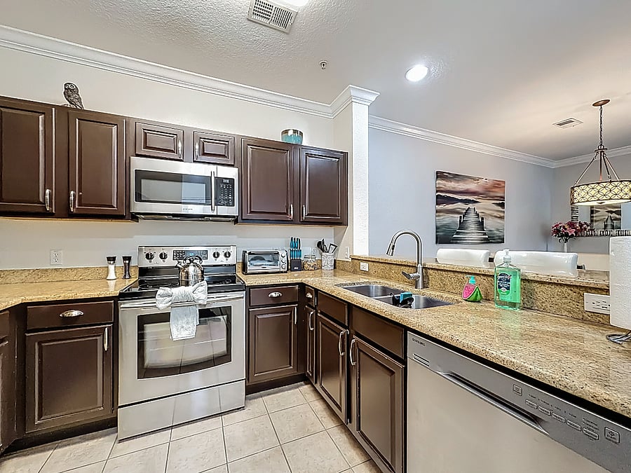 Start your mornings right with a coffee maker, electric kettle, and blender ready for smoothies or cocktails.
