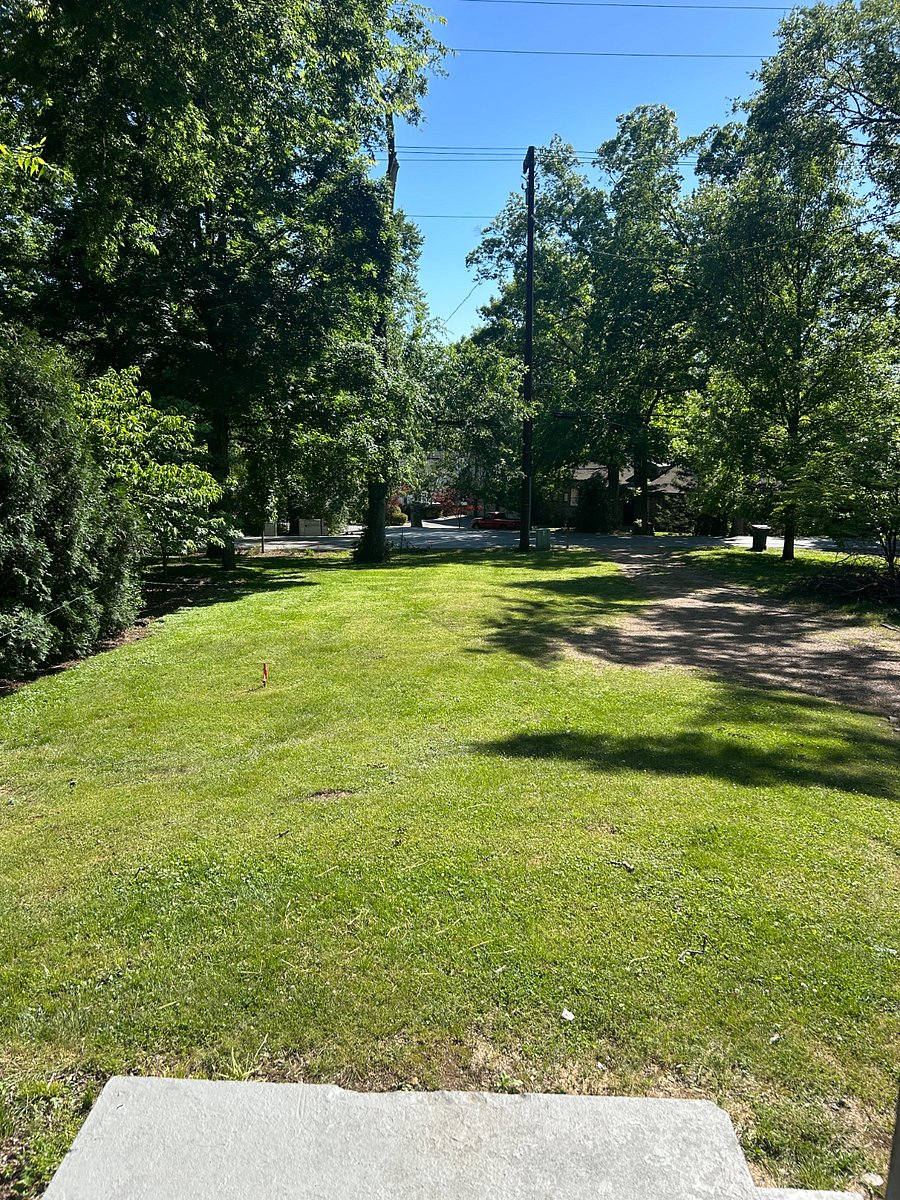 front yard/lawn