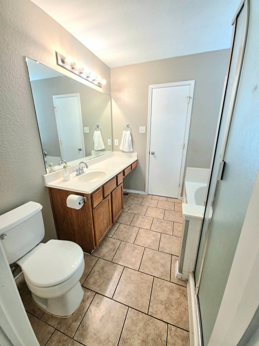 Master bathroom 
