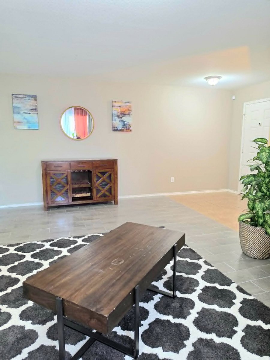2nd living room 