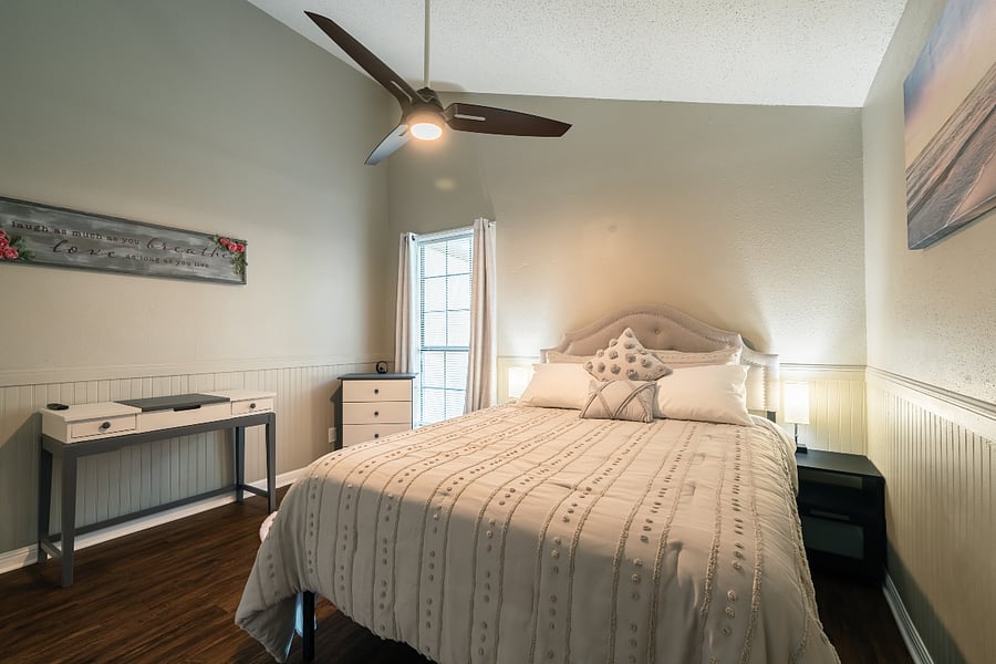 Bedroom 2 with Queen Bed