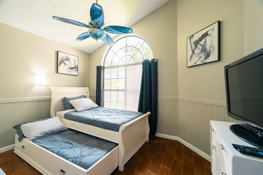 Bedroom #3 with two Twin Beds