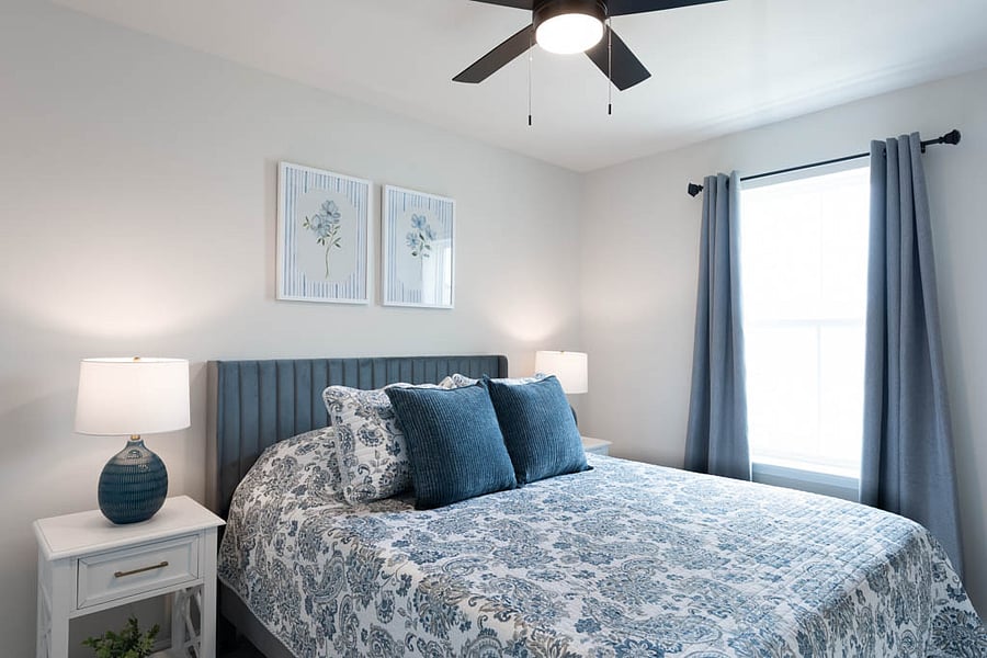 Bedroom 2. Queen bed