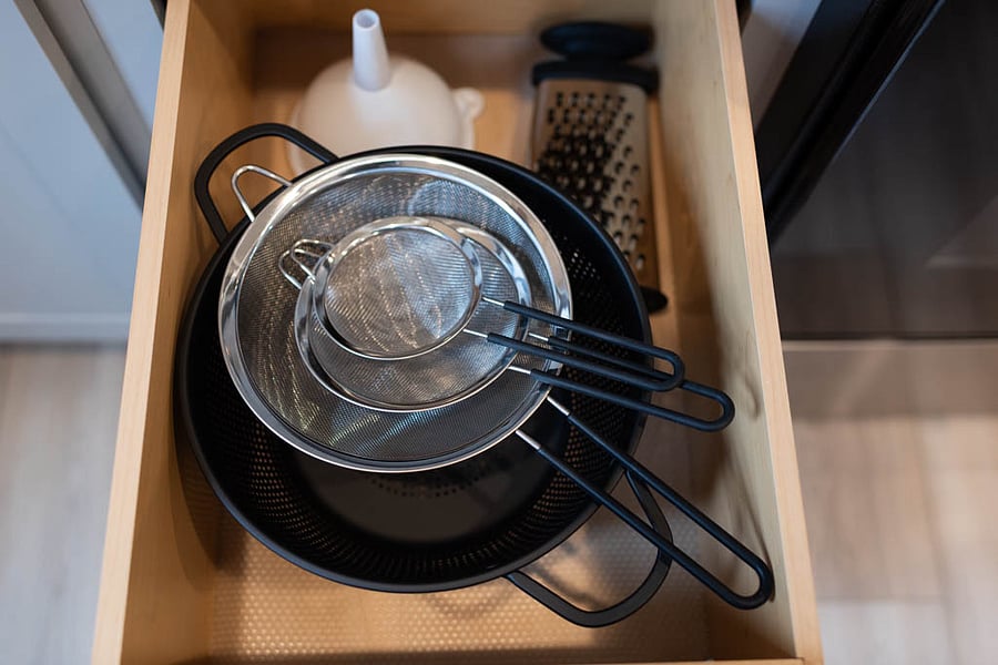 Kitchen. Strainers and graters.