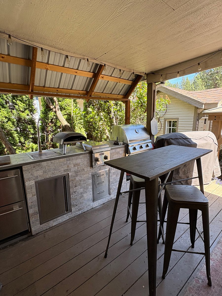 Outdoor kitchen