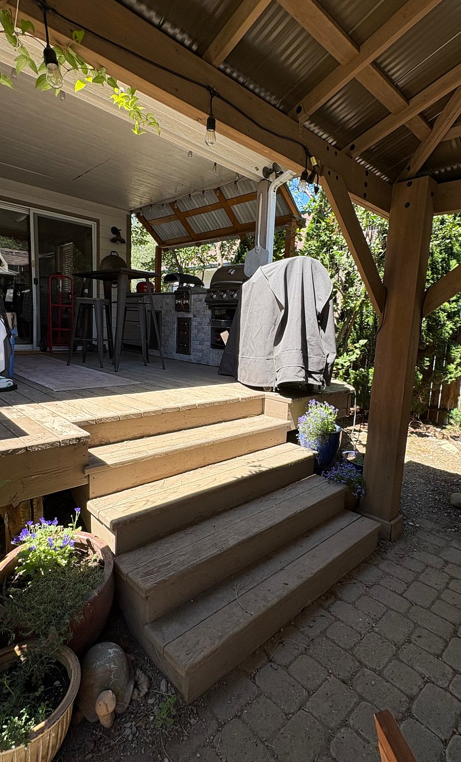 Outdoor kitchen
