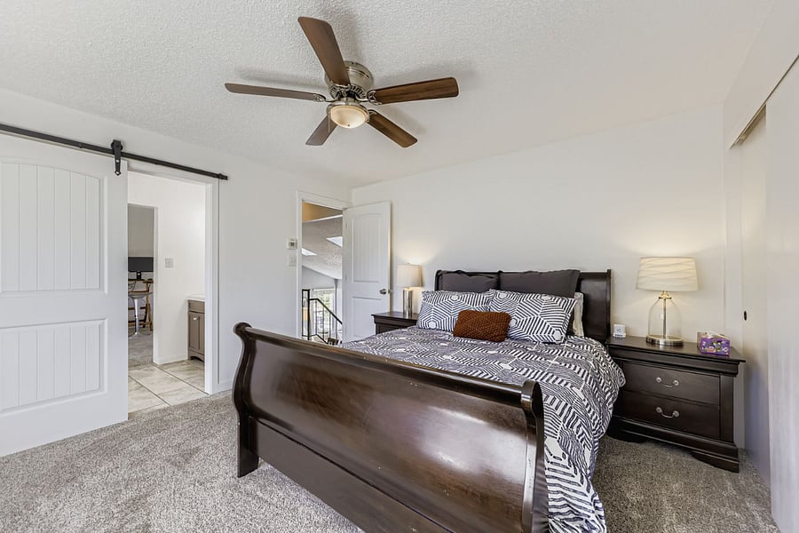 Bedroom 1 (Queen)