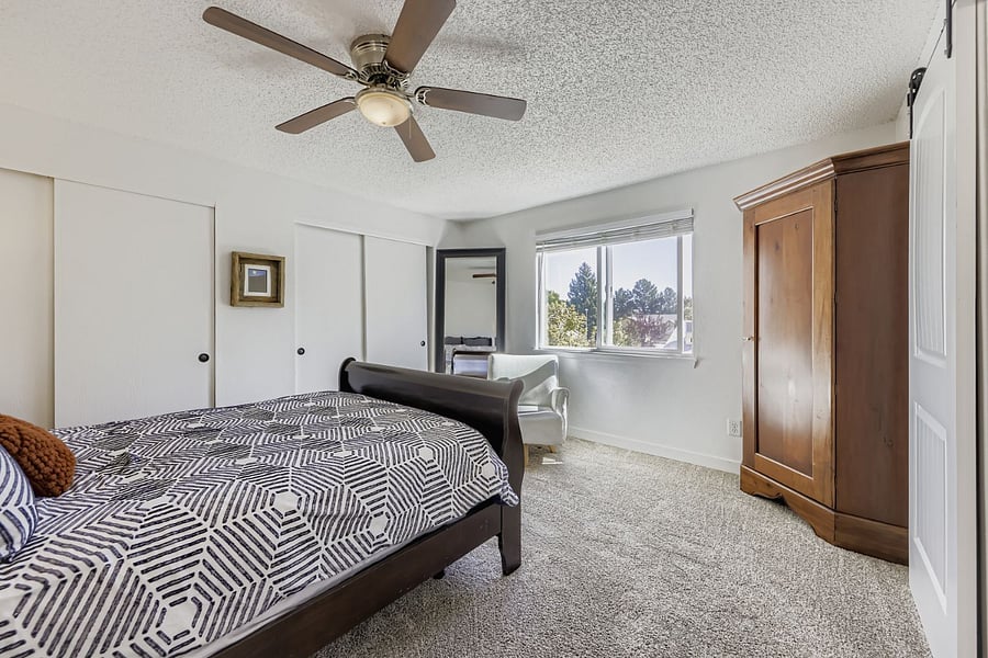 Bedroom 1 (Queen)