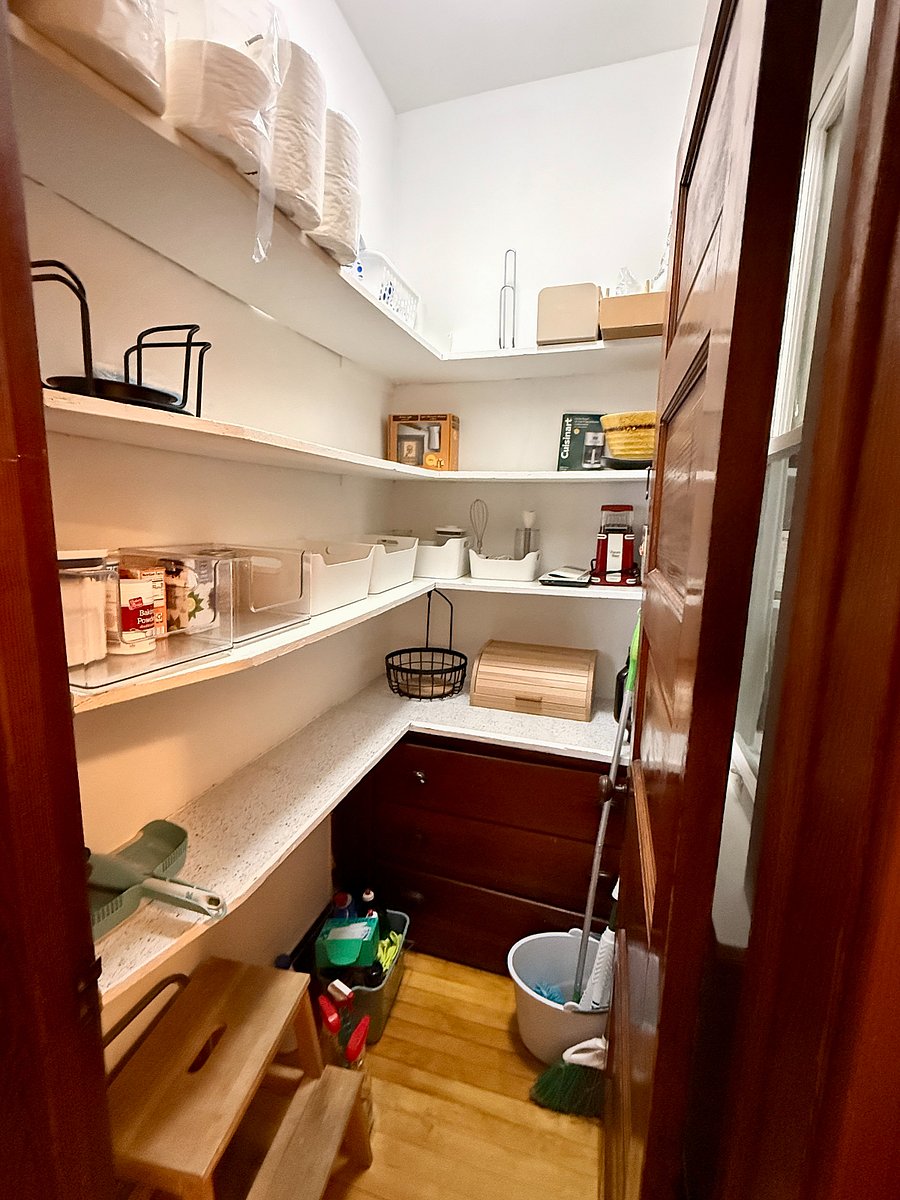 Kitchen pantry