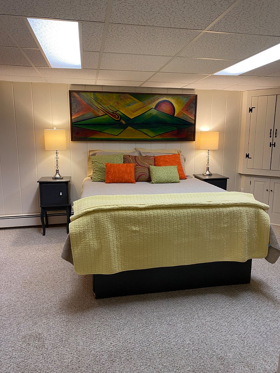 comfortable queen bedroom
