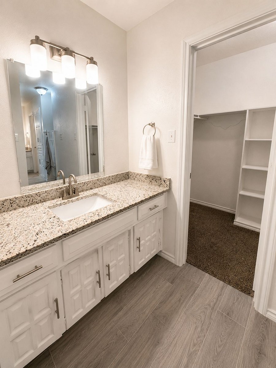 Furnished Finder property 1009854_1 photo 12