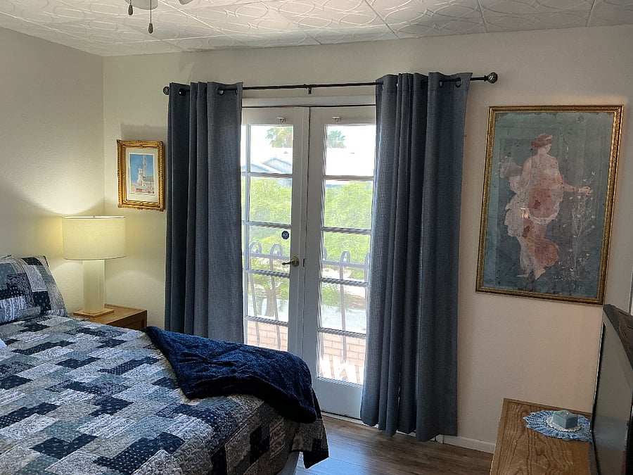Perfect for family members or long term quests looking for a comfortable home base for 1 to 3 months. This large charming bedroom and private bathroom offers a highly secure, cozy interior offers soft lighting, large windows and ample storage.
