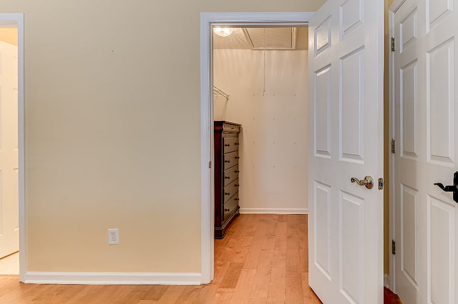 Magnolia Suite - Walk-In Closet