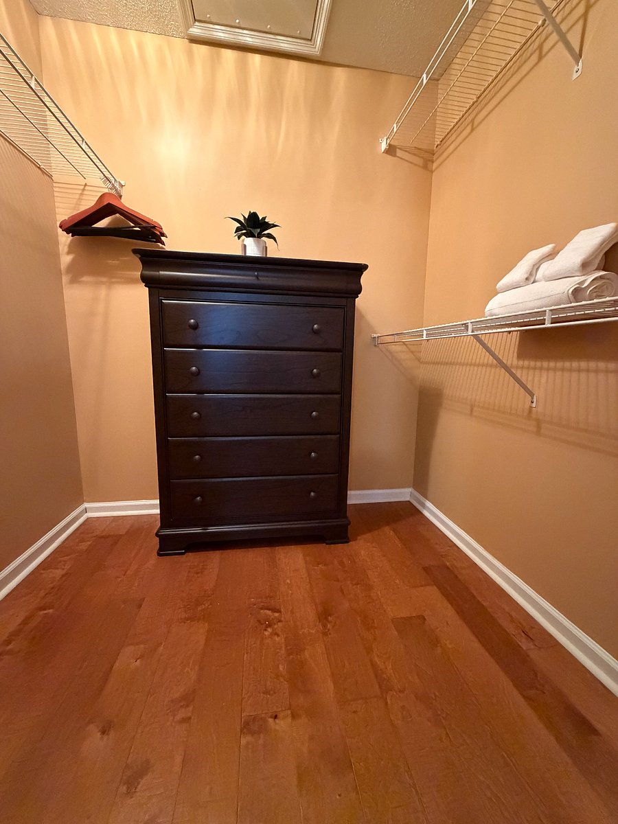Magnolia Suite - Spacious Walk-In Closet