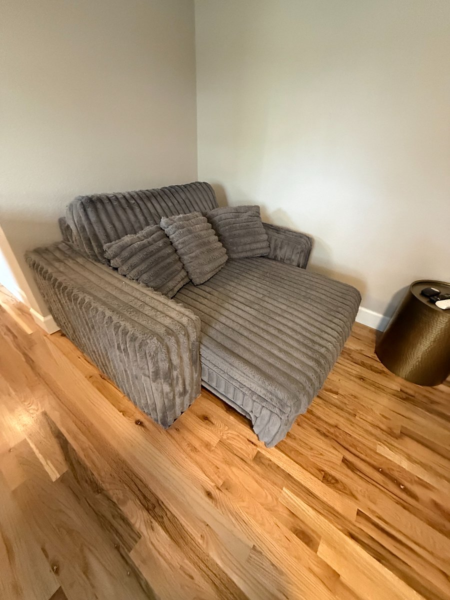 meet retractable Bruce - tenant's biggest fan - expanded