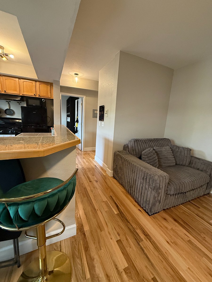 meet retractable Bruce - tenant's biggest fan