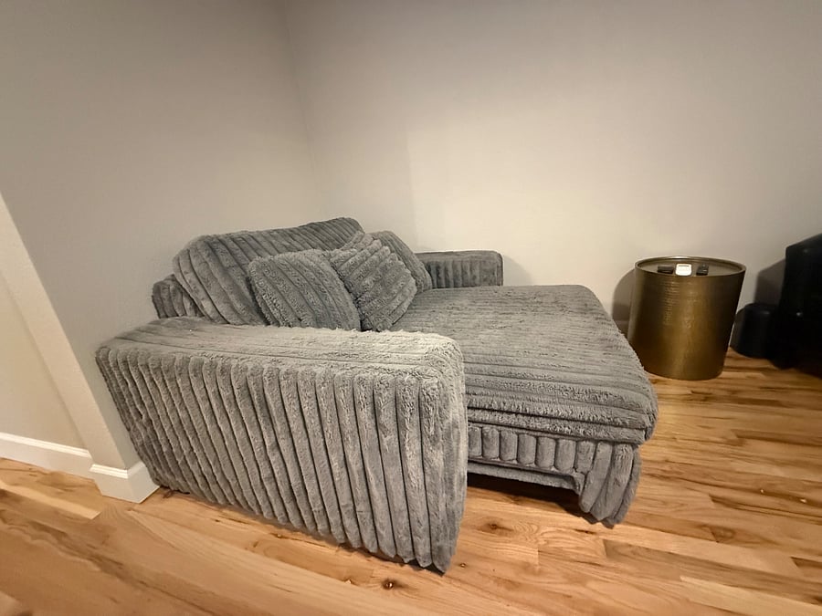 meet retractable Bruce - tenant's biggest fan - expanded