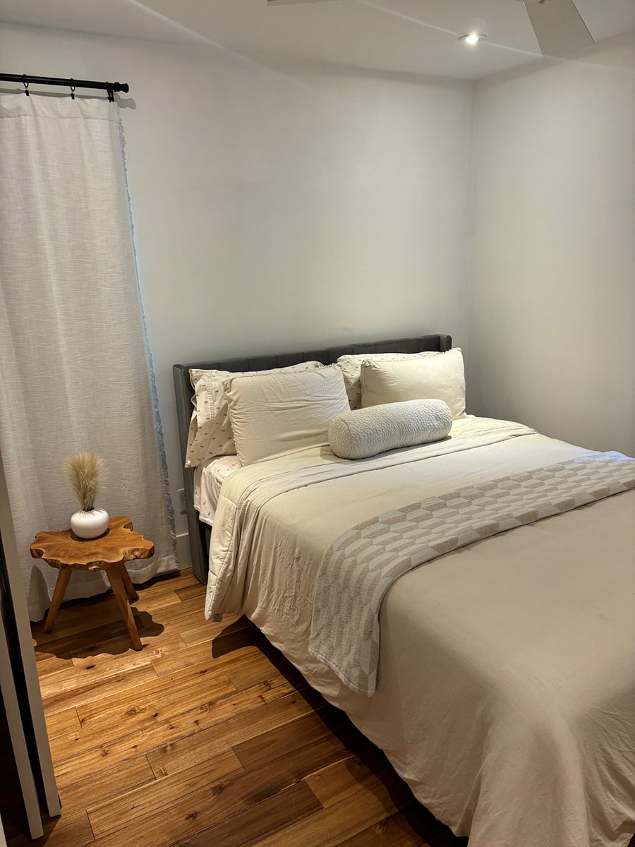 Room 2-full bed