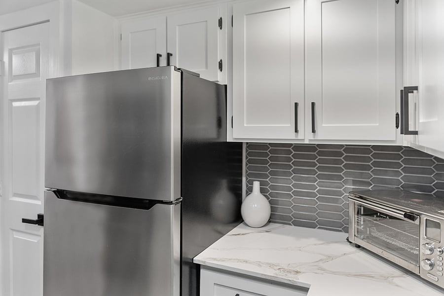 Enjoy the refrigerator/freezer combo to hold all of your cold goods. The toaster oven adds a bit of convenience.