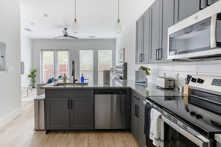 Furnished Finder property 1010335_21 photo 10