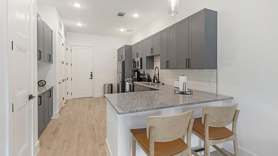 Furnished Finder property 1010335_22 photo 5