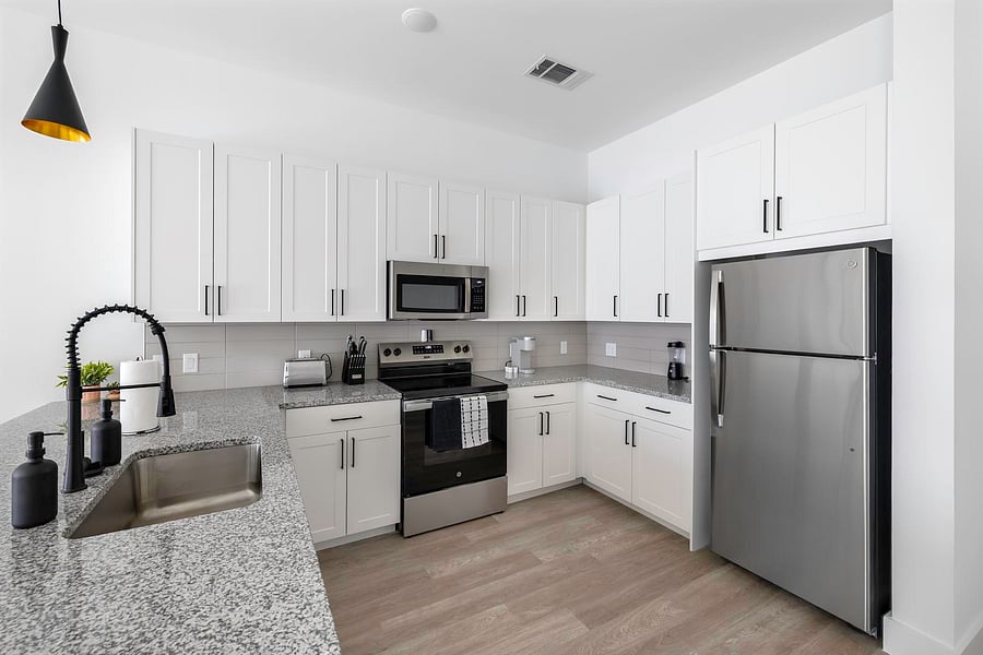 Furnished Finder property 1010335_33 photo 8