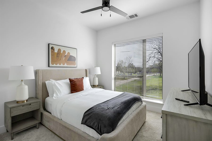 Furnished Finder property 1010335_33 photo 12