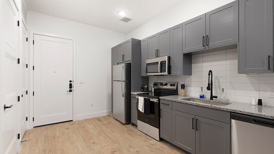 Furnished Finder property 1010335_36 photo 7