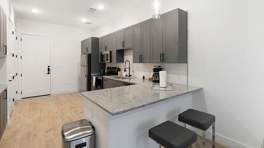 Furnished Finder property 1010335_36 photo 8