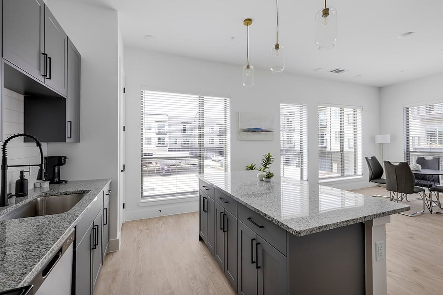 Furnished Finder property 1010335_37 photo 11
