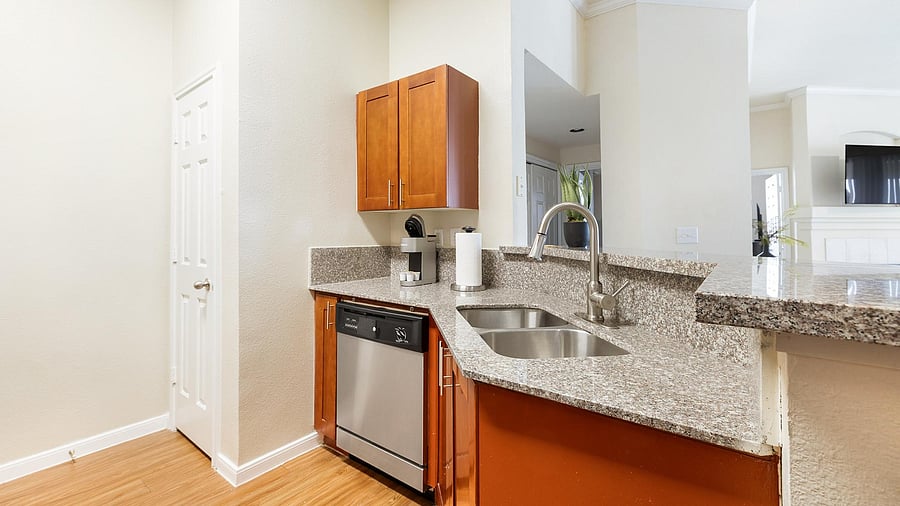 Furnished Finder property 1010386_3 photo 8
