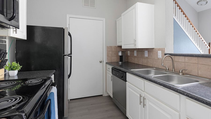 Furnished Finder property 1010517_4 photo 8