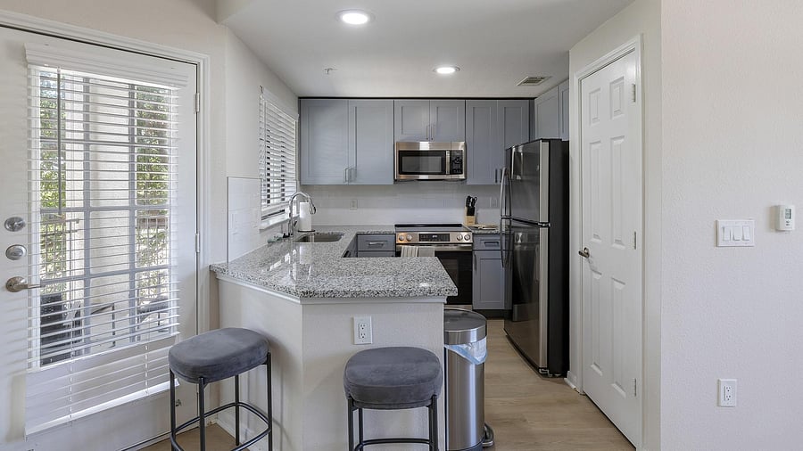 Furnished Finder property 1010652_14 photo 5