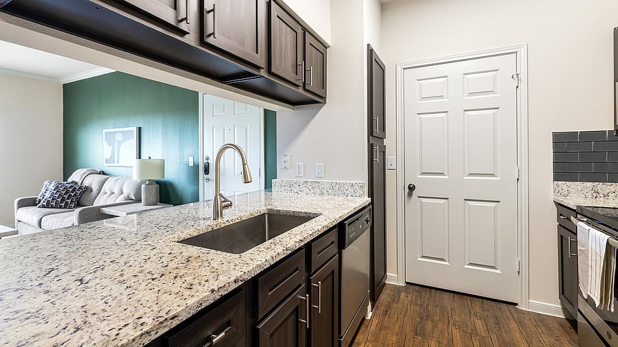 Furnished Finder property 1010677_3 photo 7
