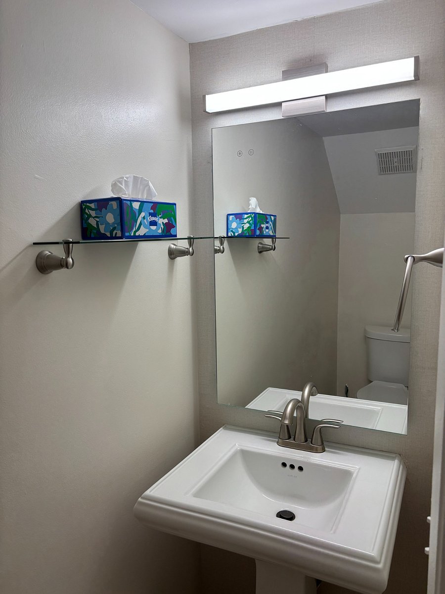 1/2 Bath 