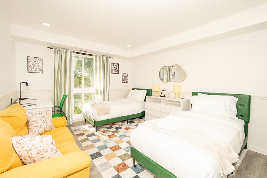 Bedroom with 2 Twin Beds
