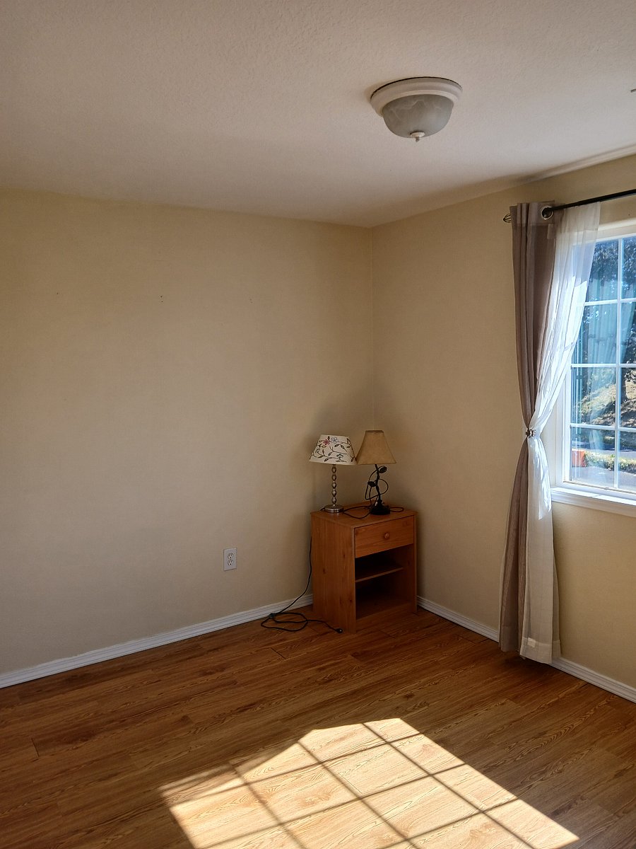 Second bedroom, paired with a study.