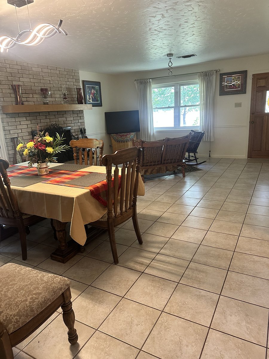 dining room/living room