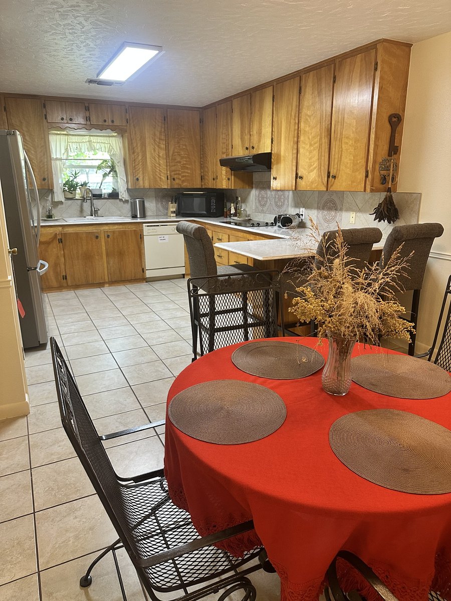 kitchen (dishwasher is out of order)