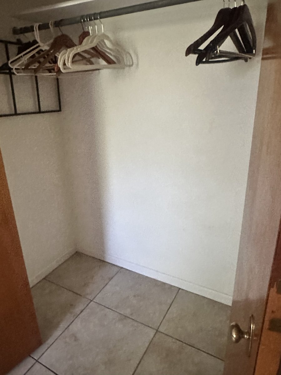 Closet the same in both bedrooms 