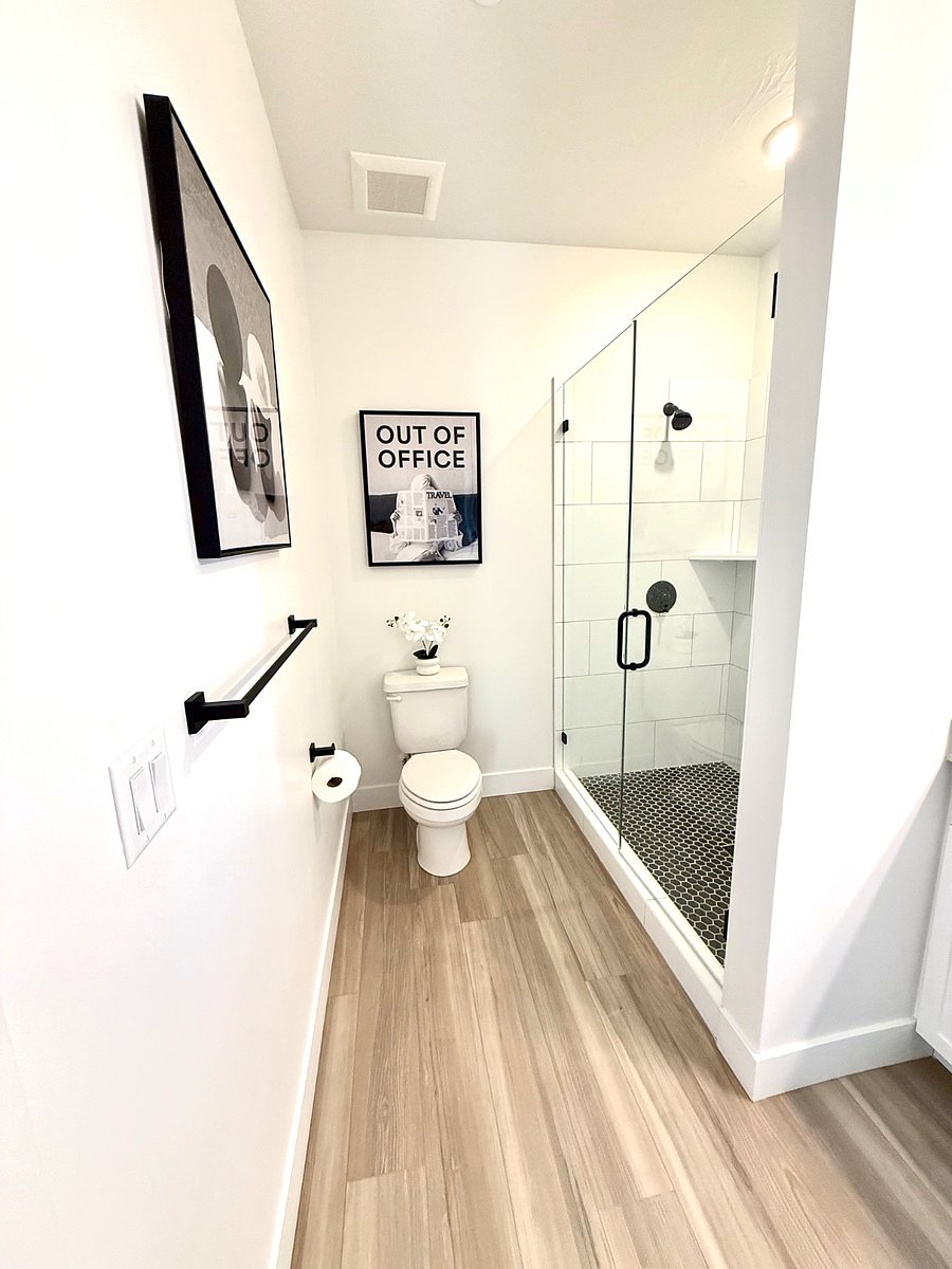 Master bathroom 