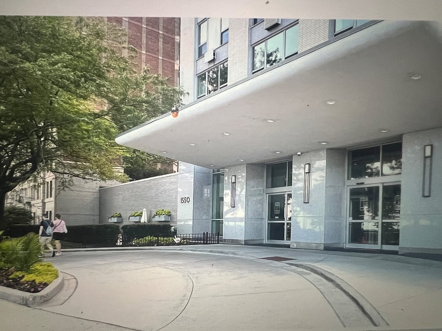 1550 N. Lake Shore Drive circular driveway