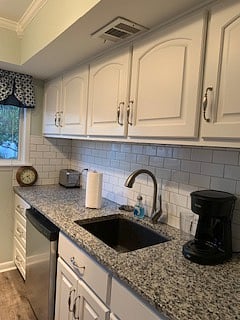 Full kitchen