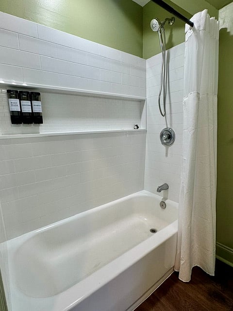 Shower & Tub:
Enjoy a full-size tub and shower combination with a curved shower rod for extra space, fresh towels, and a clean, bright designperfect for a relaxing soak or refreshing shower after a long day.