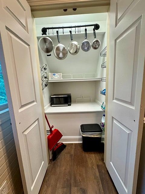 Pantry:
The spacious pantry offers plenty of storage and is stocked with cooking essentials, making it easy to organize groceries and enjoy a comfortable extended stay.