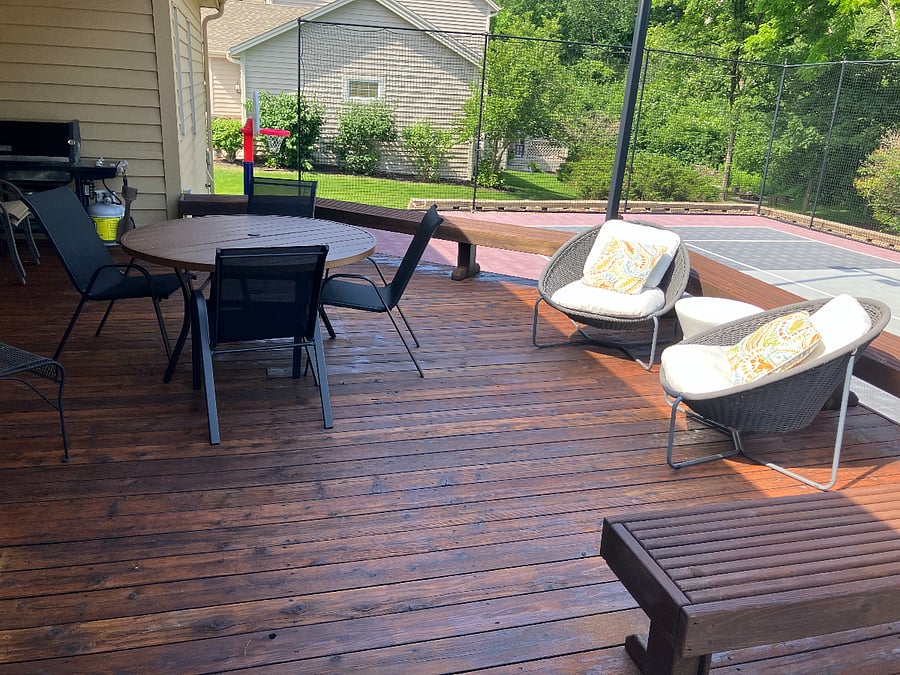 Deck with gas grill