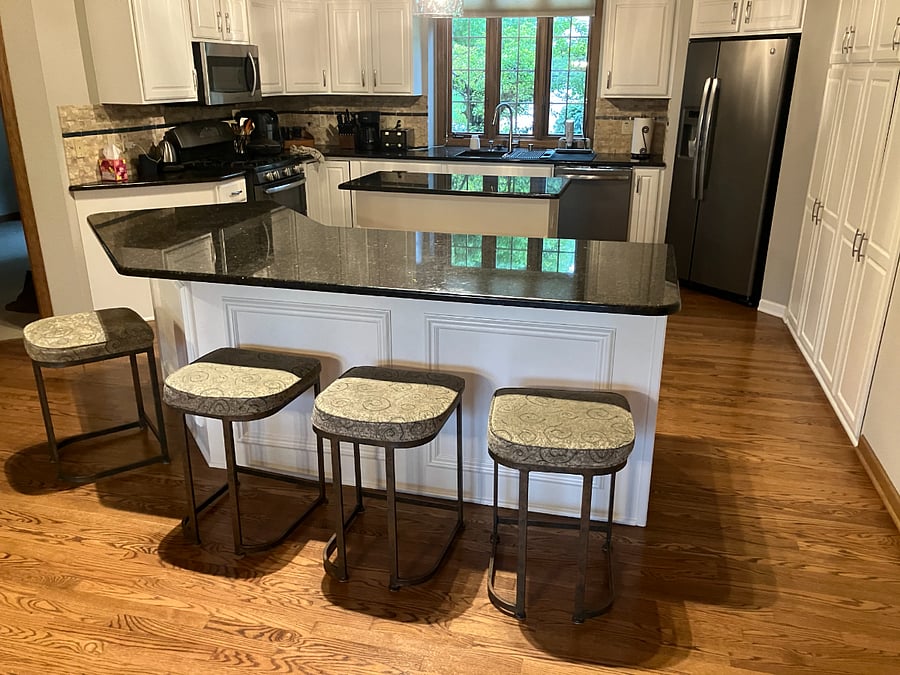 Kitchen eating area