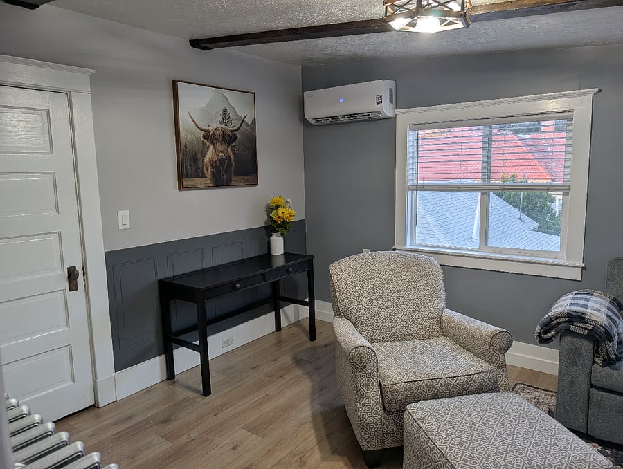 Desk for working, internet included